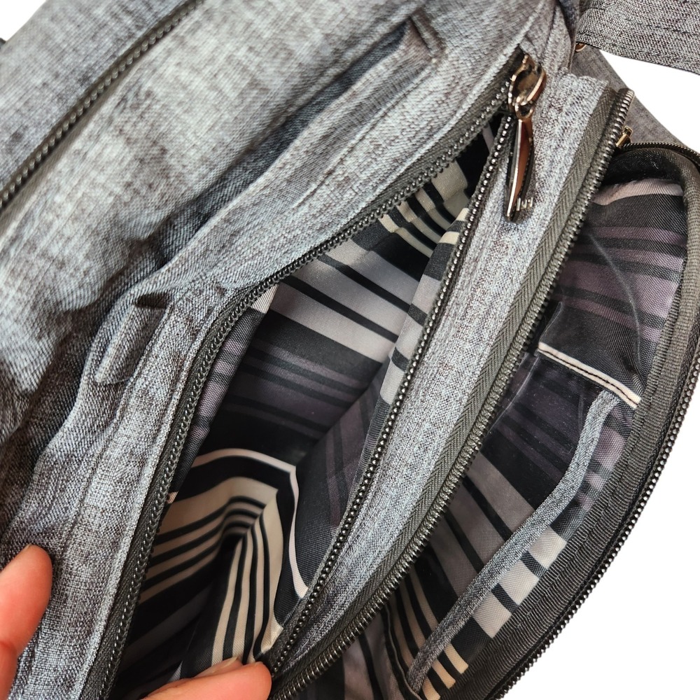 Lug Carousel XL Crossbody Purse RFID Grey Bloom Floral Quilted Rodeo Wallet - Picture 8 of 16